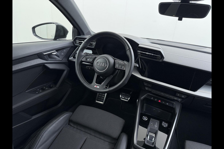 Audi A3 Sportback 35 TFSI S edition 150PK | 3X S-LINE IN & EXTERIEUR + ONDERSTEL | MILD-HYBRIDE  | NAVI + CARPLAY | STOELVERWARMING | CAMERA | ALL SEASON BANDEN | FULL LED | RIJKLAAR MET 12 MND BOVAG GARANTIE |