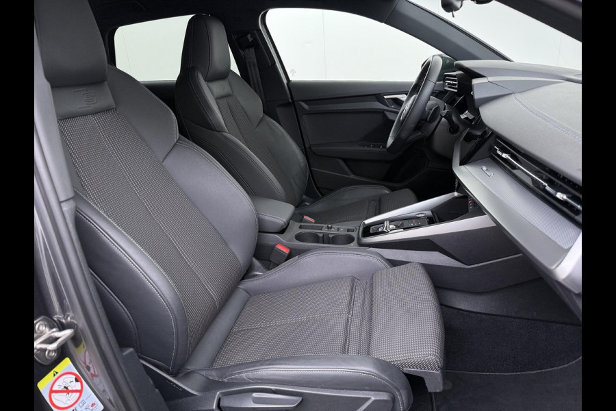 Audi A3 Sportback 35 TFSI S edition 150PK | 3X S-LINE IN & EXTERIEUR + ONDERSTEL | MILD-HYBRIDE  | NAVI + CARPLAY | STOELVERWARMING | CAMERA | ALL SEASON BANDEN | FULL LED | RIJKLAAR MET 12 MND BOVAG GARANTIE |