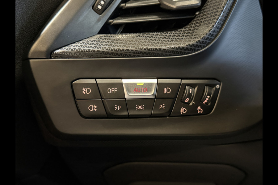 BMW 1-serie 118i Executive Edition | Carplay | Adaptive cruise | Full LED | Goed onderhouden