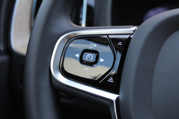 Volvo XC60 2.0 T6 PHEV Plus Dark | Facelift | H&K | Trekhaak | 360 | Panoramadak | Leder