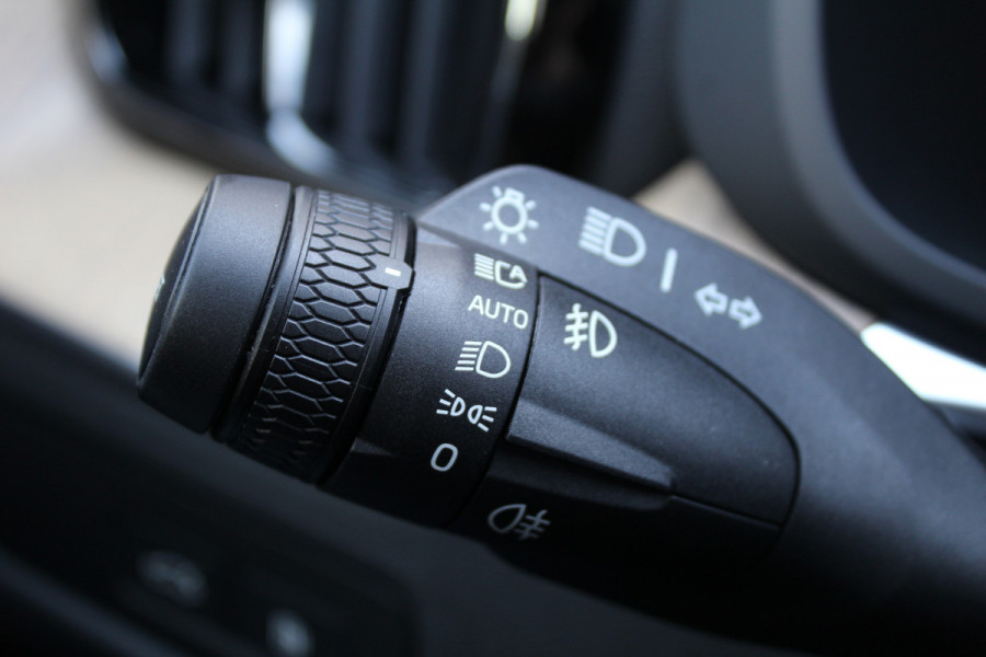 Volvo XC60 2.0 T6 PHEV Plus Dark | Facelift | H&K | Trekhaak | 360 | Panoramadak | Leder