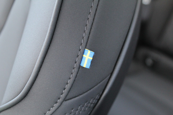 Volvo XC60 2.0 T6 PHEV Plus Dark | Facelift | H&K | Trekhaak | 360 | Panoramadak | Leder