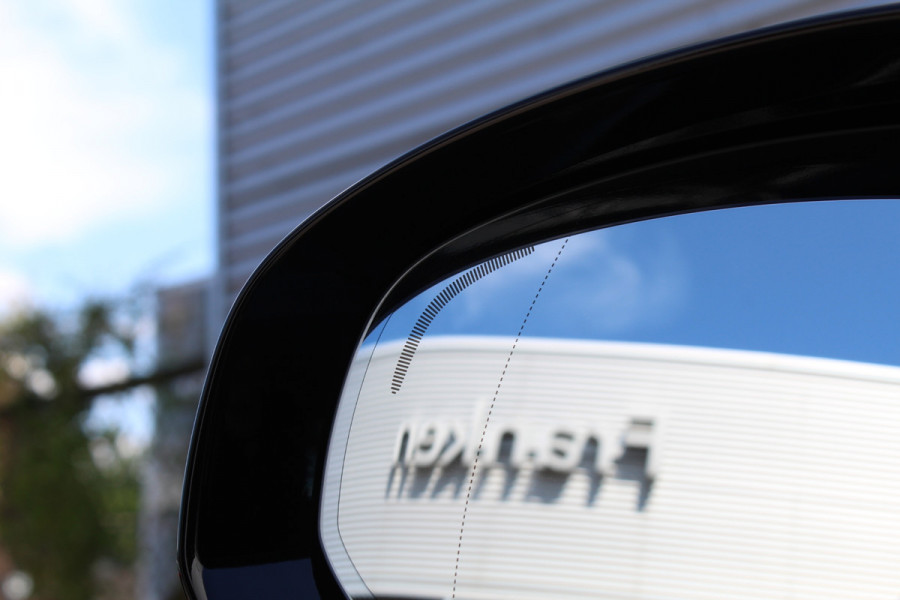 Volvo XC60 2.0 T6 PHEV Plus Dark | Facelift | H&K | Trekhaak | 360 | Panoramadak | Leder