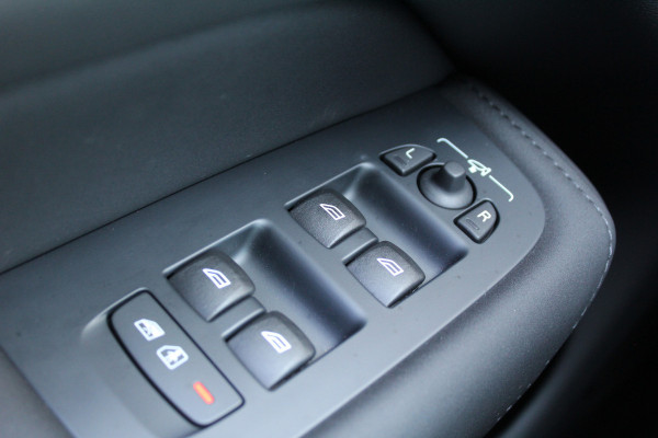 Volvo XC60 2.0 T6 PHEV Plus Dark | Facelift | H&K | Trekhaak | 360 | Panoramadak | Leder