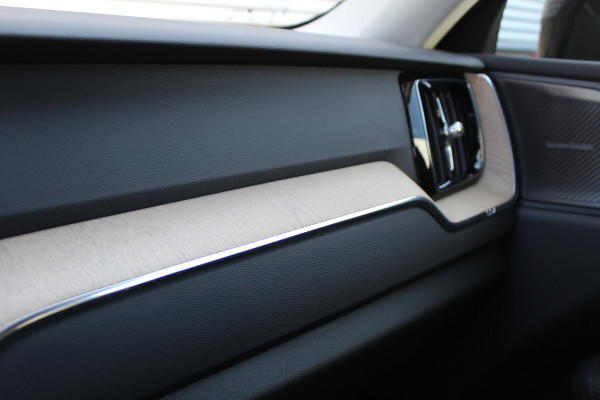 Volvo XC60 2.0 T6 PHEV Plus Dark | Facelift | H&K | Trekhaak | 360 | Panoramadak | Leder