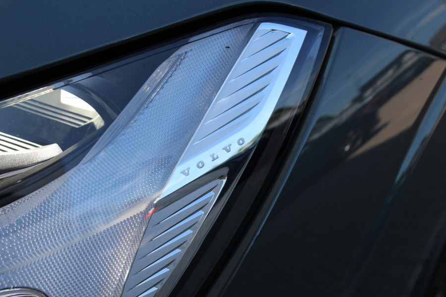 Volvo XC60 2.0 T6 PHEV Plus Dark | Facelift | H&K | Trekhaak | 360 | Panoramadak | Leder