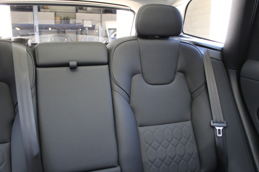 Volvo XC60 2.0 T6 PHEV Plus Dark | Facelift | H&K | Trekhaak | 360 | Panoramadak | Leder