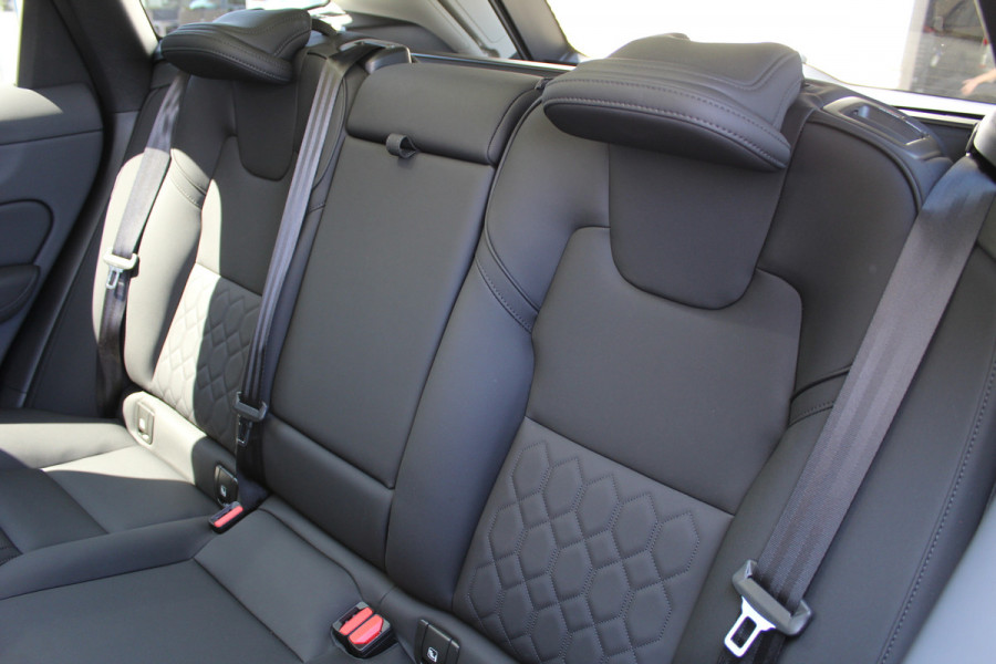 Volvo XC60 2.0 T6 PHEV Plus Dark | Facelift | H&K | Trekhaak | 360 | Panoramadak | Leder