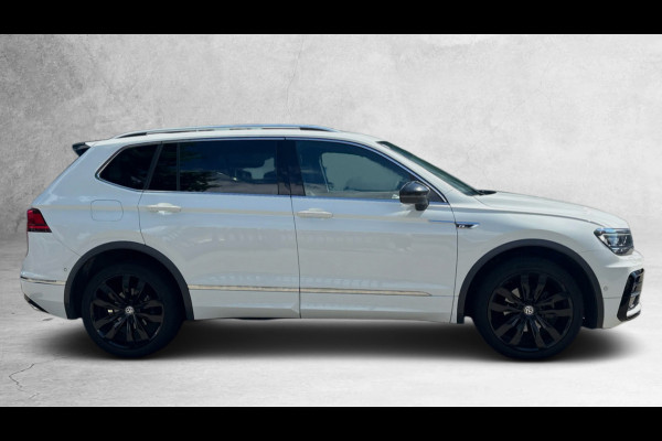 Volkswagen Tiguan Allspace 1.5 TSI Highline Business R-line 7p. (NL-auto, Panorama, Trehaak, Carplay, Camera, Leder, StoelV, ETc)