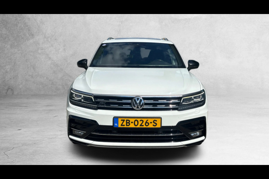 Volkswagen Tiguan Allspace 1.5 TSI Highline Business R-line 7p. (NL-auto, Panorama, Trehaak, Carplay, Camera, Leder, StoelV, ETc)