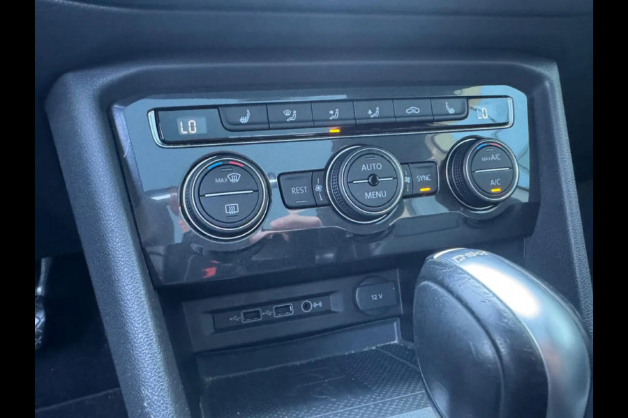 Volkswagen Tiguan Allspace 1.5 TSI Highline Business R-line 7p. (NL-auto, Panorama, Trehaak, Carplay, Camera, Leder, StoelV, ETc)