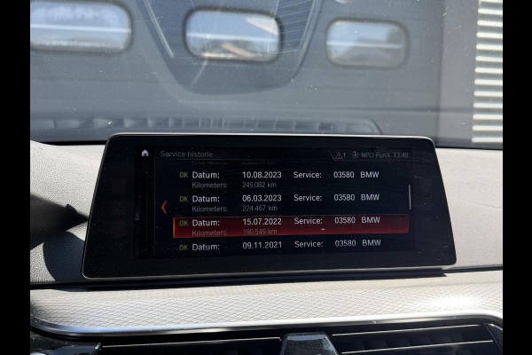 BMW 5 Serie Touring 520d Executive M-Sport | Camera | Harmon Kardon | Navigatie | Elektrische Achterklep | 19 Inch Lichtmetalen Velgen |