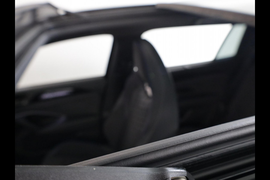 Volkswagen Tayron 1.5 eHybrid R-Line Edition 204 pk Automaat (DSG) | Verlengde garantie | Navigatie | Panoramadak | Trekhaak (wegklapbaar) | Parkeersensoren (Park assist) | Rondomzicht camera | Black Style pakket | R-Line |