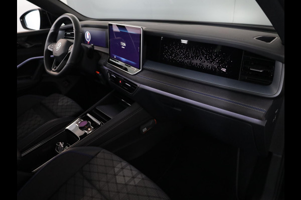 Volkswagen Tayron 1.5 eHybrid R-Line Edition 204 pk Automaat (DSG) | Verlengde garantie | Navigatie | Panoramadak | Trekhaak (wegklapbaar) | Parkeersensoren (Park assist) | Rondomzicht camera | Black Style pakket | R-Line |