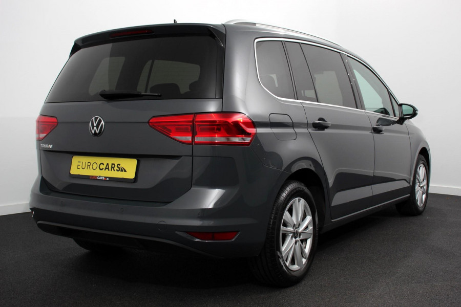 Volkswagen Touran 1.5 TSI DSG Highline 7p Navigatie Apple Carplay/Android Auto Parkeersensoren Adaptieve Cruise Control Stoel-en stuurverwarming Elektrische achterklep Getinte ramen Climatronic