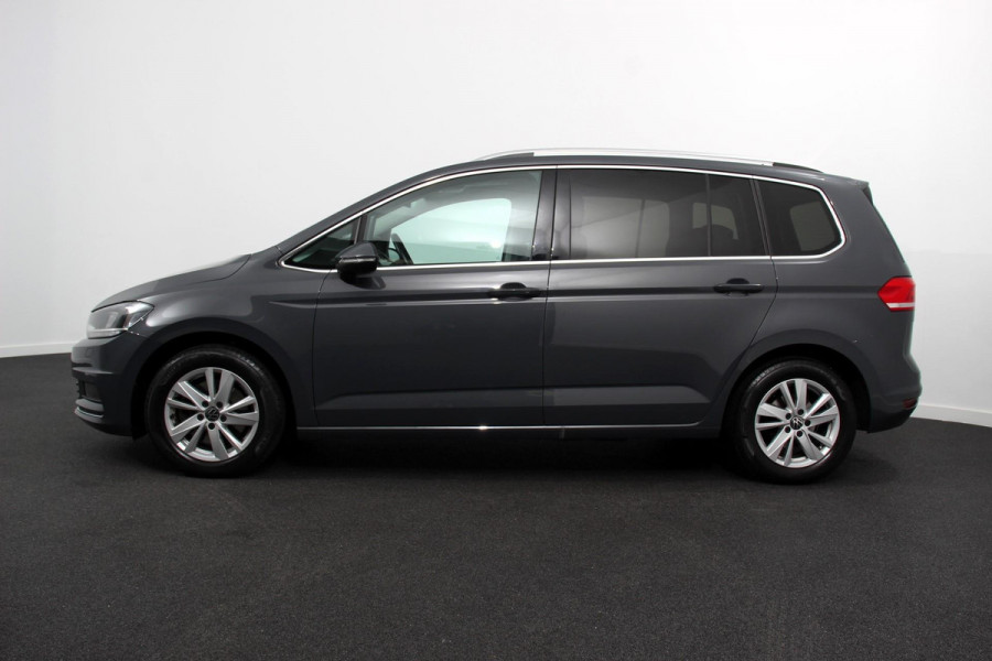 Volkswagen Touran 1.5 TSI DSG Highline 7p Navigatie Apple Carplay/Android Auto Parkeersensoren Adaptieve Cruise Control Stoel-en stuurverwarming Elektrische achterklep Getinte ramen Climatronic