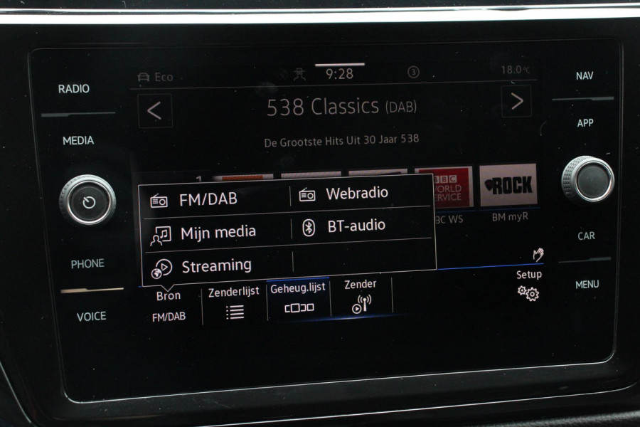 Volkswagen Touran 1.5 TSI DSG Highline 7p Navigatie Apple Carplay/Android Auto Parkeersensoren Adaptieve Cruise Control Stoel-en stuurverwarming Elektrische achterklep Getinte ramen Climatronic