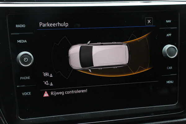 Volkswagen Touran 1.5 TSI DSG Highline 7p Navigatie Apple Carplay/Android Auto Parkeersensoren Adaptieve Cruise Control Stoel-en stuurverwarming Elektrische achterklep Getinte ramen Climatronic