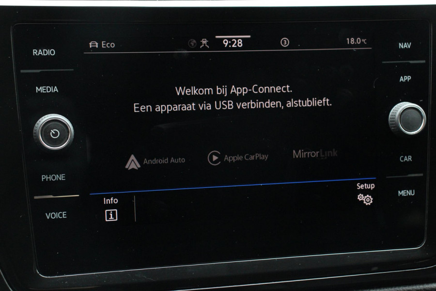 Volkswagen Touran 1.5 TSI DSG Highline 7p Navigatie Apple Carplay/Android Auto Parkeersensoren Adaptieve Cruise Control Stoel-en stuurverwarming Elektrische achterklep Getinte ramen Climatronic