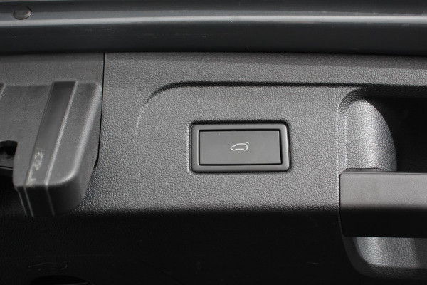 Volkswagen Touran 1.5 TSI DSG Highline 7p Navigatie Apple Carplay/Android Auto Parkeersensoren Adaptieve Cruise Control Stoel-en stuurverwarming Elektrische achterklep Getinte ramen Climatronic