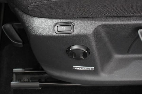 Volkswagen Touran 1.5 TSI DSG Highline 7p Navigatie Apple Carplay/Android Auto Parkeersensoren Adaptieve Cruise Control Stoel-en stuurverwarming Elektrische achterklep Getinte ramen Climatronic