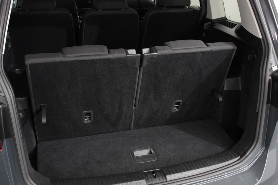 Volkswagen Touran 1.5 TSI DSG Highline 7p Navigatie Apple Carplay/Android Auto Parkeersensoren Adaptieve Cruise Control Stoel-en stuurverwarming Elektrische achterklep Getinte ramen Climatronic