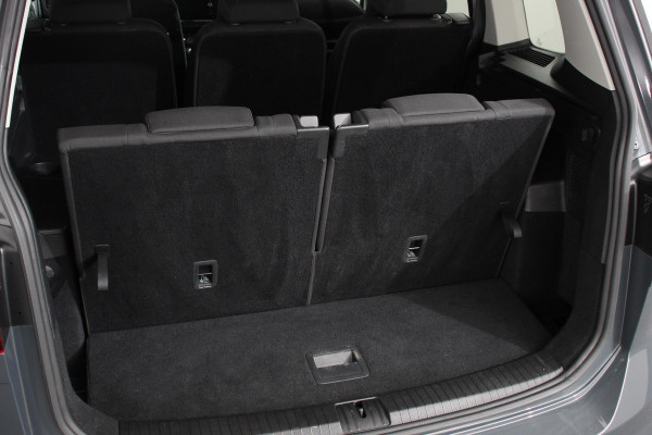 Volkswagen Touran 1.5 TSI DSG Highline 7p Navigatie Apple Carplay/Android Auto Parkeersensoren Adaptieve Cruise Control Stoel-en stuurverwarming Elektrische achterklep Getinte ramen Climatronic