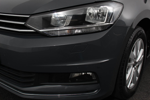 Volkswagen Touran 1.5 TSI DSG Highline 7p Navigatie Apple Carplay/Android Auto Parkeersensoren Adaptieve Cruise Control Stoel-en stuurverwarming Elektrische achterklep Getinte ramen Climatronic