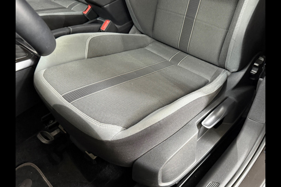 Volkswagen Polo 1.0 TSI Style | Black Edition | IQ.Light Drive | ACC | Digital Cockpit | Stoelverwarming | Clima | Licht + Zicht |