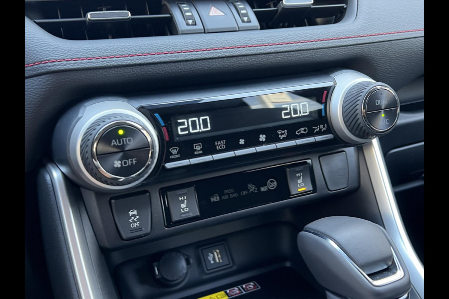 Toyota RAV4 Plug-in Hybrid 300 AWD Style | Head up display, December 2025, Dodehoekherkenning, Parkeersensoren, Stoel + Stuurverwarming