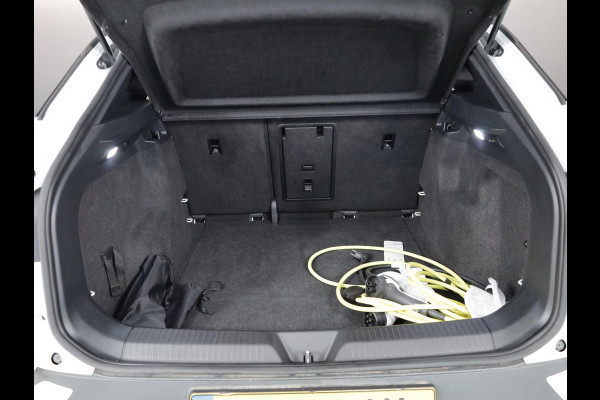 Volkswagen ID.4 Business 77 kWh 204 pk | Navigatie | Trekhaak (wegklapbaar) | Parkeersensoren | Achteruitrijcamera | Matrix LED koplampen | Apple Carplay/Android Auto |