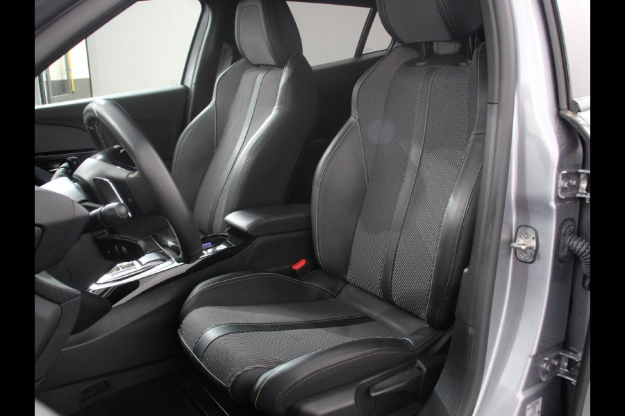 Peugeot 2008 1.2 GT Automaat Climate control Cruise control Apple Carplay/ Android Auto led Lichtmetalen velgen Parkeersensoren Camera