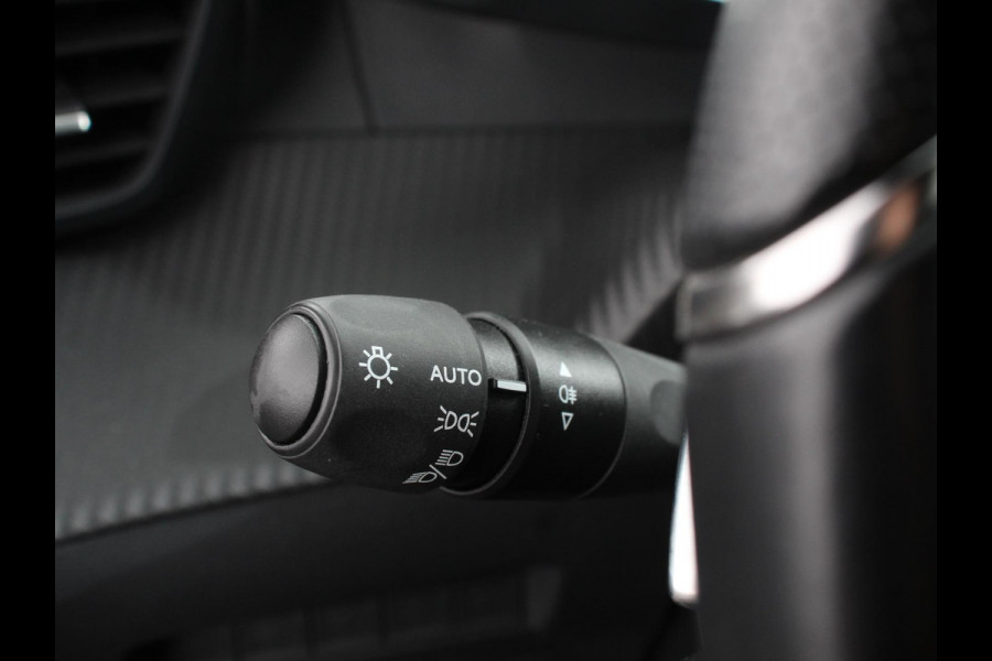 Peugeot 2008 1.2 GT Automaat Climate control Cruise control Apple Carplay/ Android Auto led Lichtmetalen velgen Parkeersensoren Camera