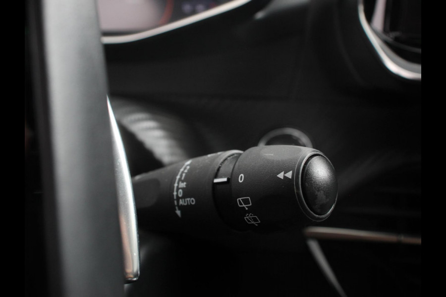 Peugeot 2008 1.2 GT Automaat Climate control Cruise control Apple Carplay/ Android Auto led Lichtmetalen velgen Parkeersensoren Camera