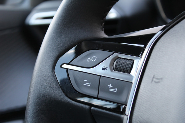 Peugeot e-2008 EV Active 50 kWh | Camera | Carplay | Cruise