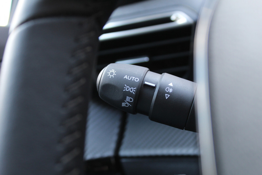 Peugeot e-2008 EV Active 50 kWh | Camera | Carplay | Cruise
