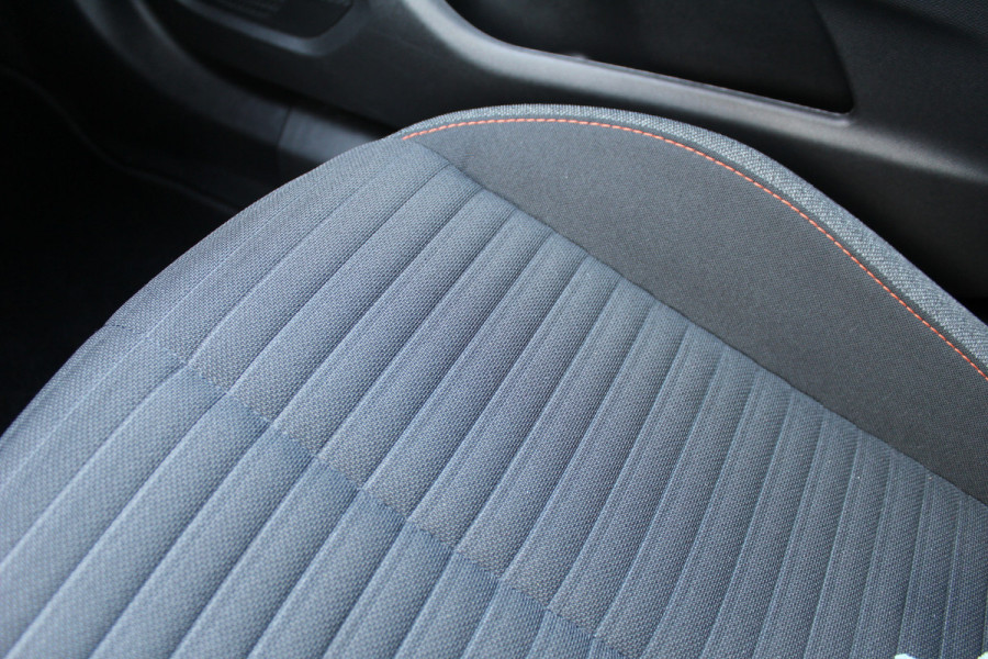 Peugeot e-2008 EV Active 50 kWh | Camera | Carplay | Cruise