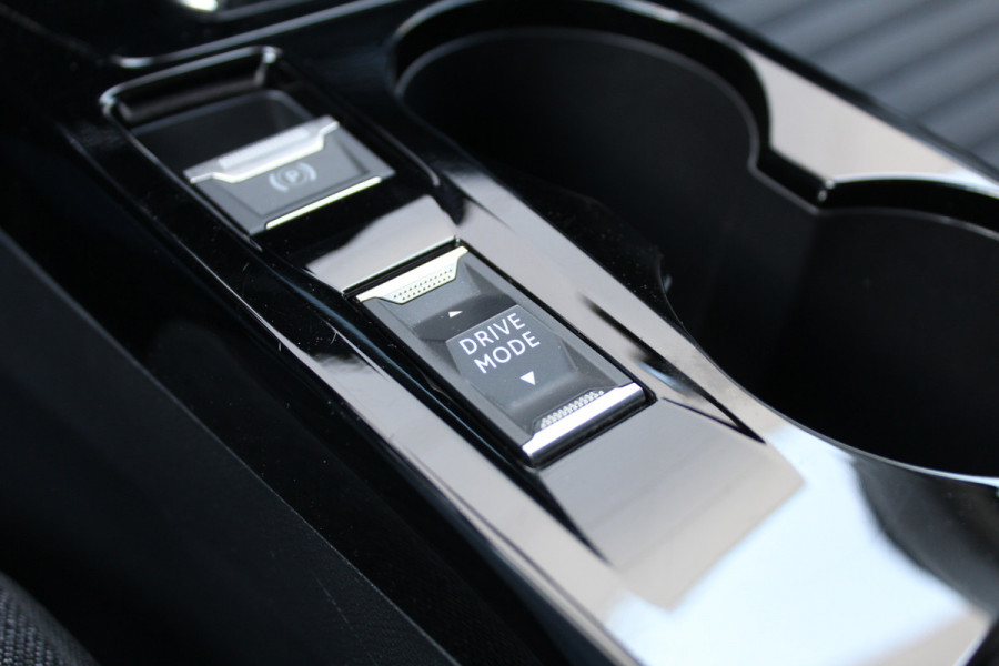 Peugeot e-2008 EV Active 50 kWh | Camera | Carplay | Cruise