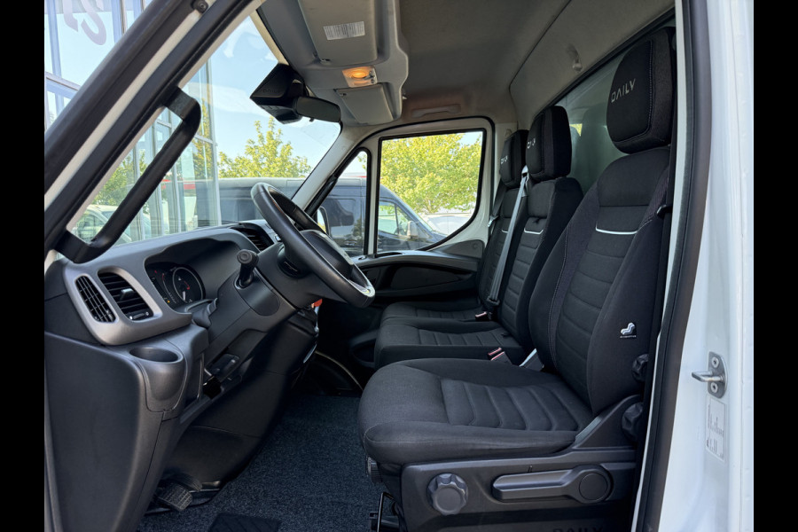 Iveco Daily 35C18H 3.0 Bakwagen met laadklep | Zijdeur | Trekhaak | Dubbel lucht | Navi | Cruisec. | LED