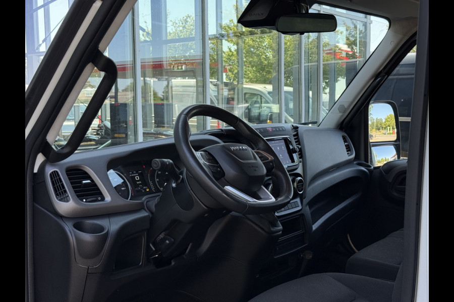 Iveco Daily 35C18H 3.0 Bakwagen met laadklep | Zijdeur | Trekhaak | Dubbel lucht | Navi | Cruisec. | LED
