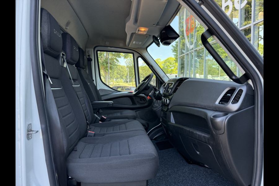 Iveco Daily 35C18H 3.0 Bakwagen met laadklep | Zijdeur | Trekhaak | Dubbel lucht | Navi | Cruisec. | LED