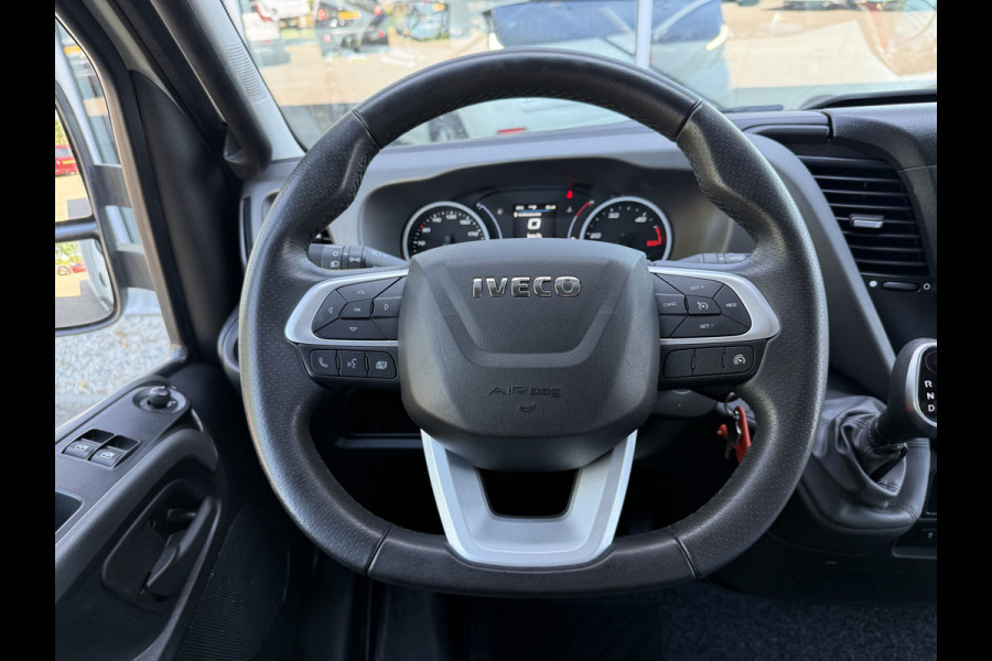 Iveco Daily 35C18H 3.0 Bakwagen met laadklep | Zijdeur | Trekhaak | Dubbel lucht | Navi | Cruisec. | LED