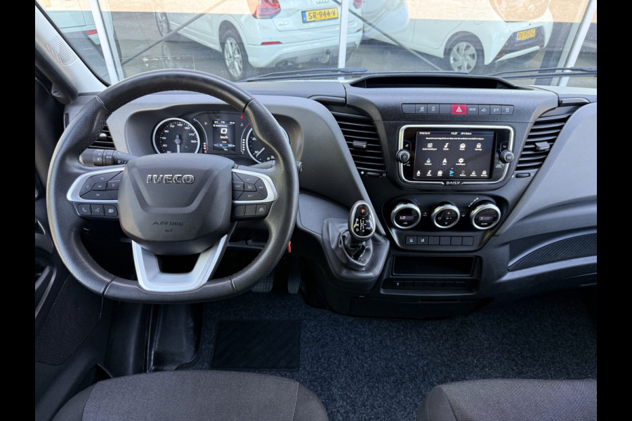 Iveco Daily 35C18H 3.0 Bakwagen met laadklep | Zijdeur | Trekhaak | Dubbel lucht | Navi | Cruisec. | LED