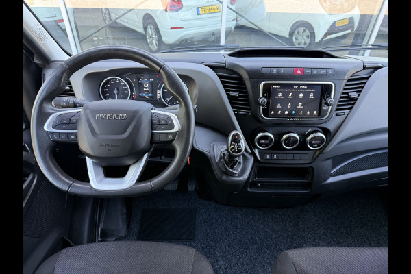 Iveco Daily 35C18H 3.0 Bakwagen met laadklep | Zijdeur | Trekhaak | Dubbel lucht | Navi | Cruisec. | LED