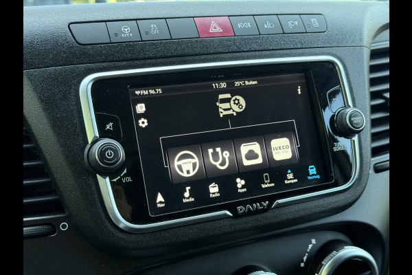 Iveco Daily 35C18H 3.0 Bakwagen met laadklep | Zijdeur | Trekhaak | Dubbel lucht | Navi | Cruisec. | LED