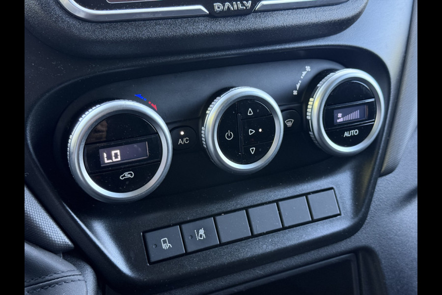 Iveco Daily 35C18H 3.0 Bakwagen met laadklep | Zijdeur | Trekhaak | Dubbel lucht | Navi | Cruisec. | LED