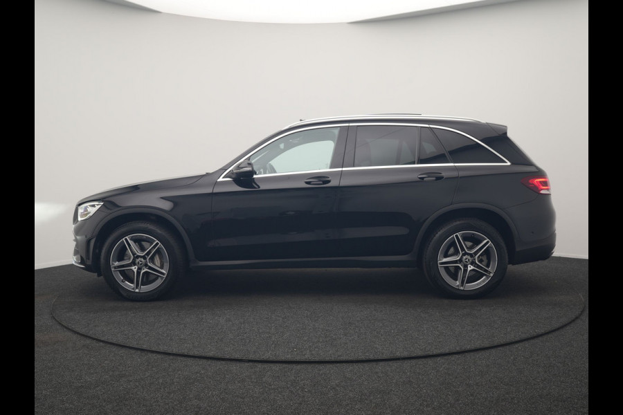 Mercedes-Benz GLC 300e 4MATIC Business Solution AMG 320pk Dealer O.H. | Trekhaak Afn. | Panodak | Camera | Alcantara Sportstoelen Verwarmd | Sfeerverlichting | Apple Carplay | Cruise Control | Navigatie | DAB | 19"L.M | Plug In Hybrid |