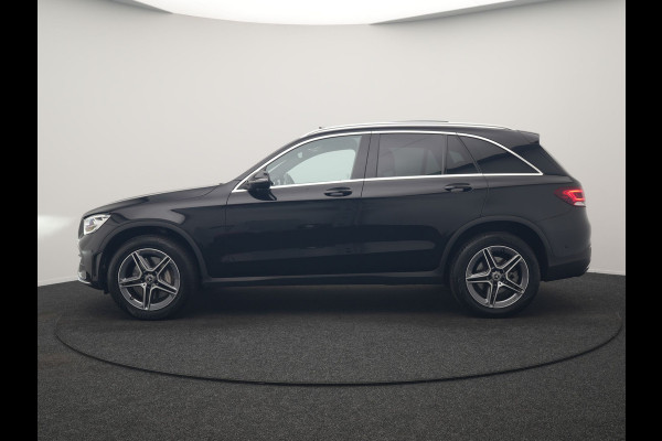 Mercedes-Benz GLC 300e 4MATIC Business Solution AMG 320pk Dealer O.H. | Trekhaak Afn. | Panodak | Camera | Alcantara Sportstoelen Verwarmd | Sfeerverlichting | Apple Carplay | Cruise Control | Navigatie | DAB | 19"L.M | Plug In Hybrid |