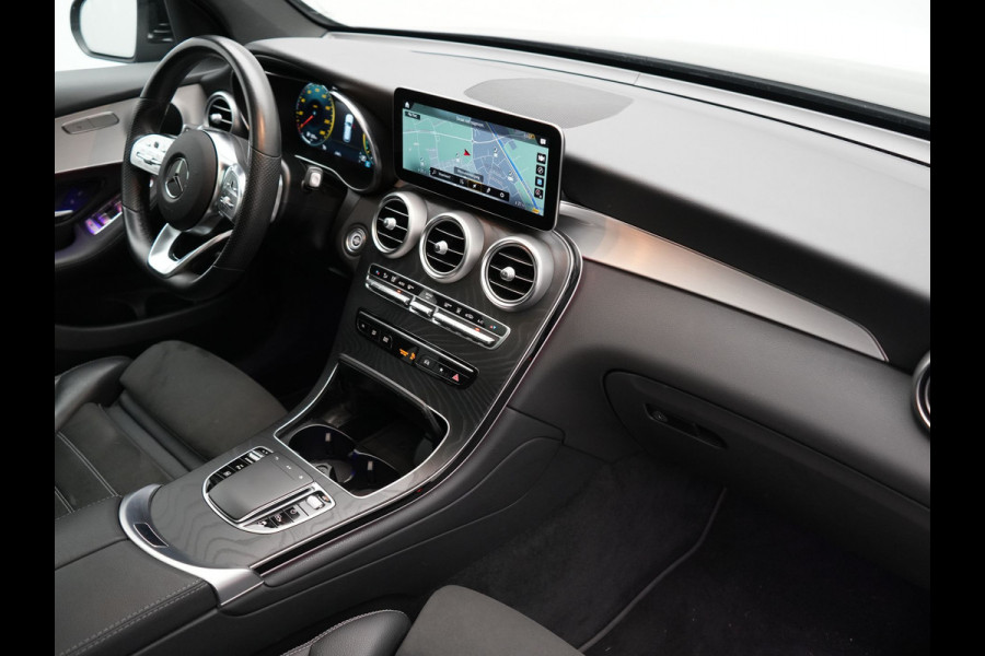 Mercedes-Benz GLC 300e 4MATIC Business Solution AMG 320pk Dealer O.H. | Trekhaak Afn. | Panodak | Camera | Alcantara Sportstoelen Verwarmd | Sfeerverlichting | Apple Carplay | Cruise Control | Navigatie | DAB | 19"L.M | Plug In Hybrid |