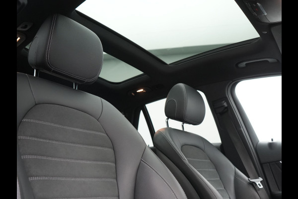 Mercedes-Benz GLC 300e 4MATIC Business Solution AMG 320pk Dealer O.H. | Trekhaak Afn. | Panodak | Camera | Alcantara Sportstoelen Verwarmd | Sfeerverlichting | Apple Carplay | Cruise Control | Navigatie | DAB | 19"L.M | Plug In Hybrid |